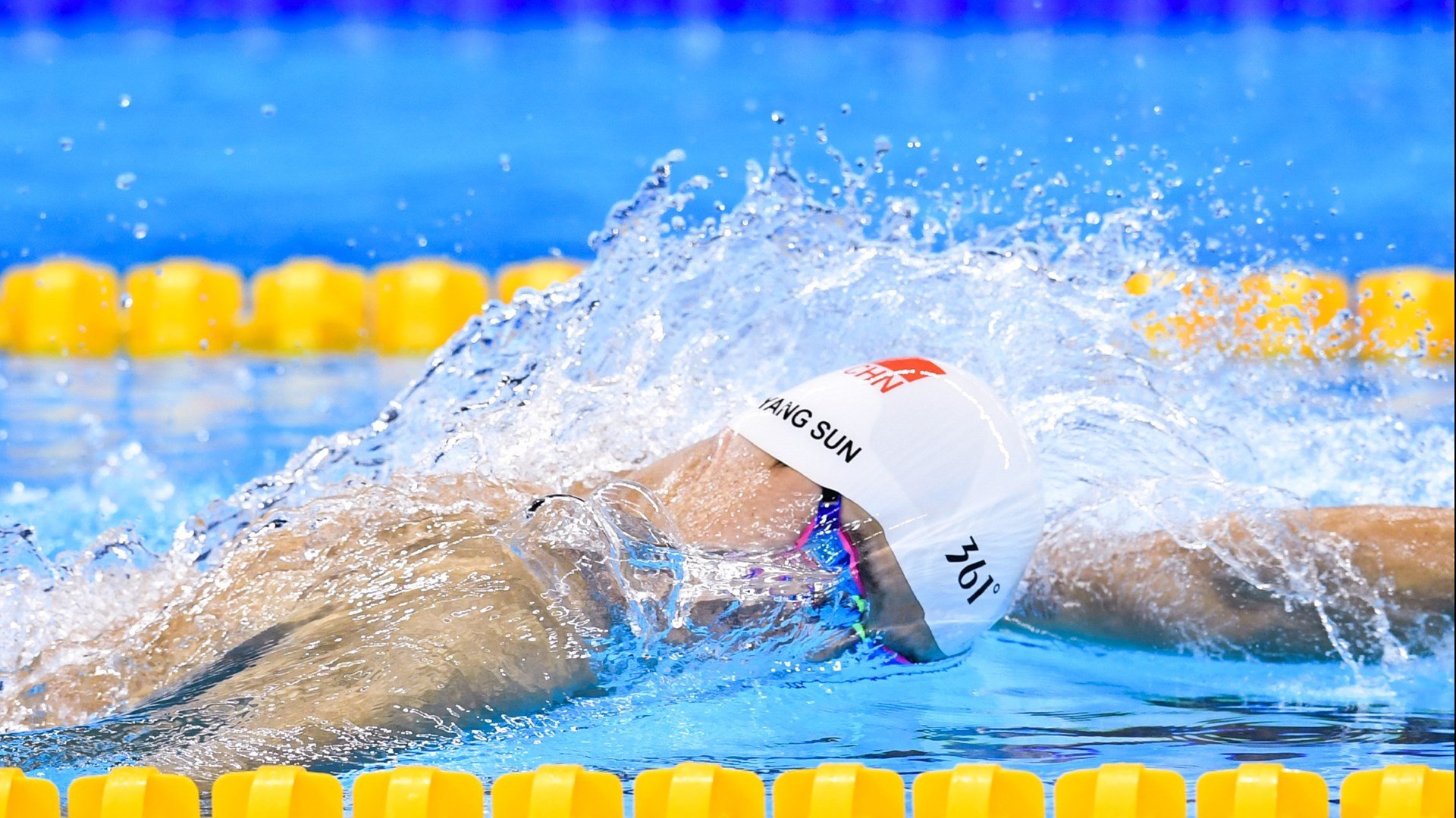 中国帆船队世界赛中首次登顶领奖台，中国帆船比赛冠军